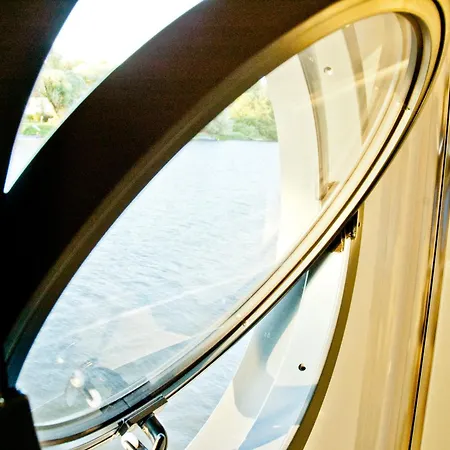 Hausboot Moin Madita In Exklusiver Lage * Šlesvik