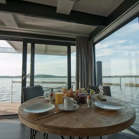 Hausboot Moin Madita In Exklusiver Lage * Schleswig