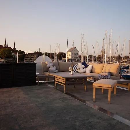 Botel Hausboot Moin Madita In Exklusiver Lage