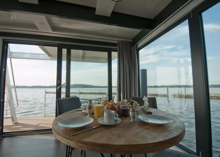 Hausboot Moin Madita In Exklusiver Lage * Schleswig